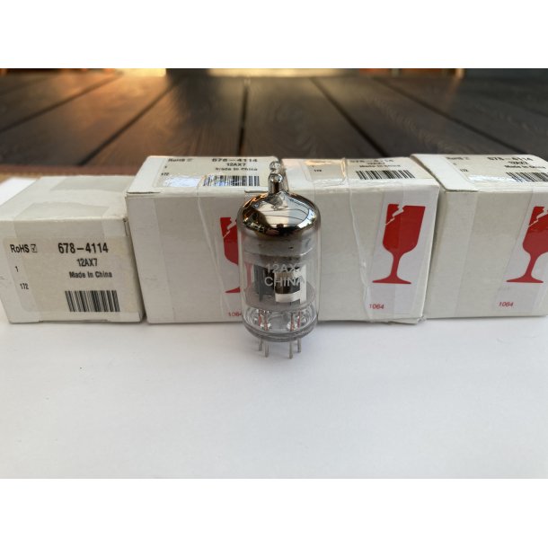 Dobbelt-Triode 12AX7 Kina
