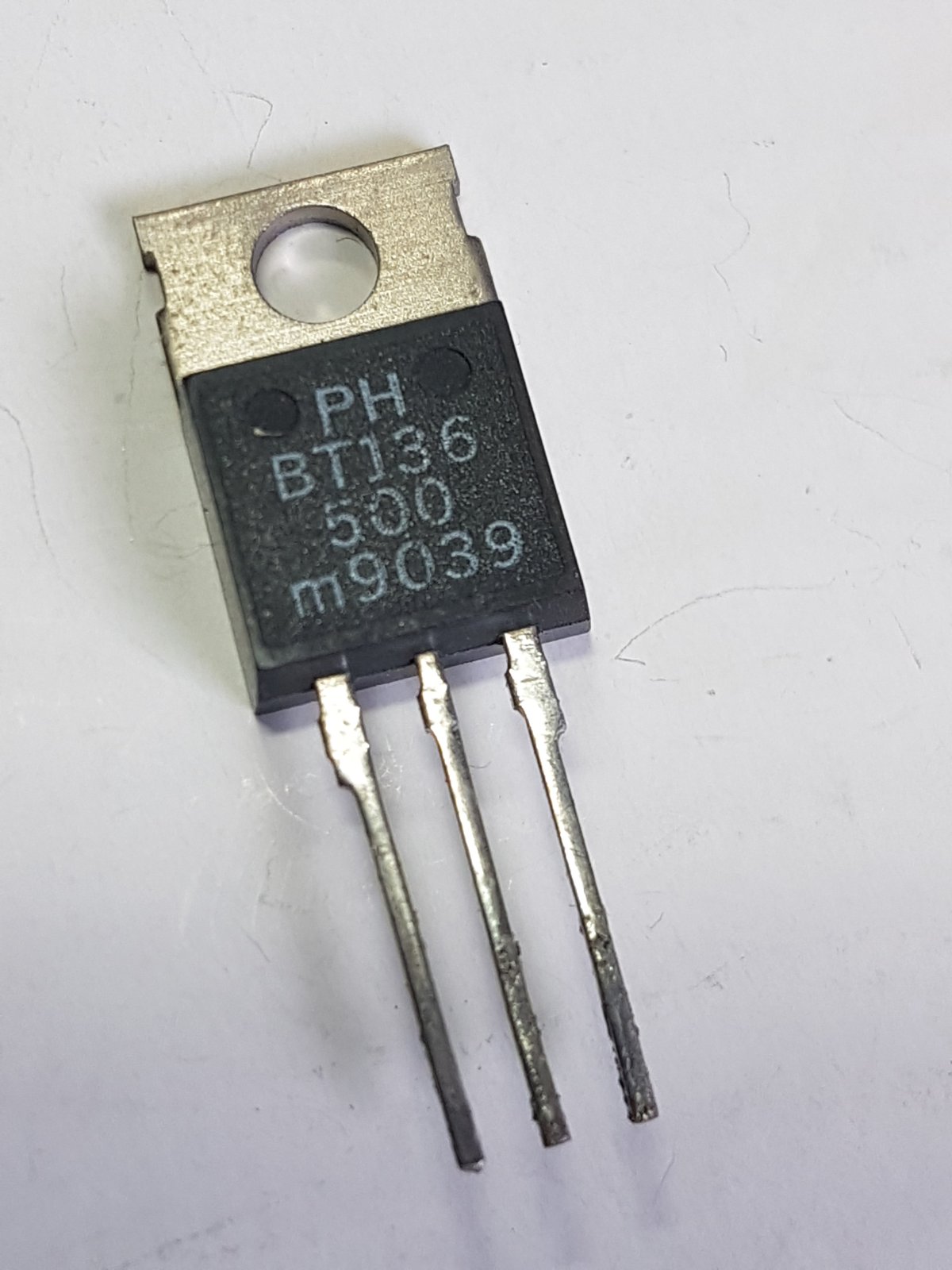 BT136-500, TO-220 - Triac + Diac - Bjarne Bak - Elektronik og ...